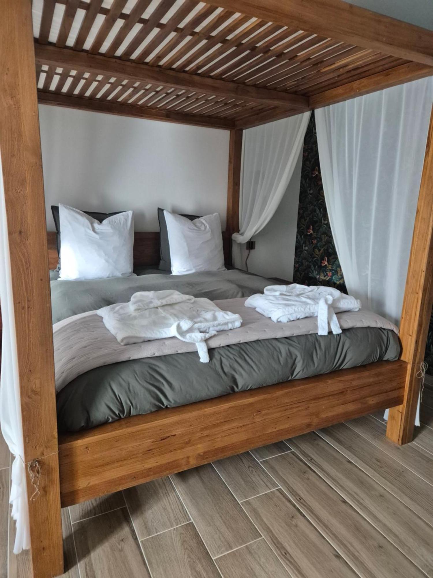 Le Cocoon - Jacuzzi, Sauna Et Piscine Privee Carpentras Ngoại thất bức ảnh